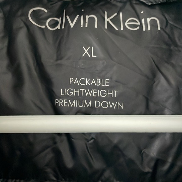 Calvin Klein size extra large, packable, lightweight premium down Jacket - Picture 5 of 11
